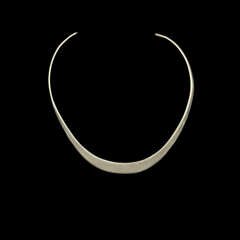 Sterling collar